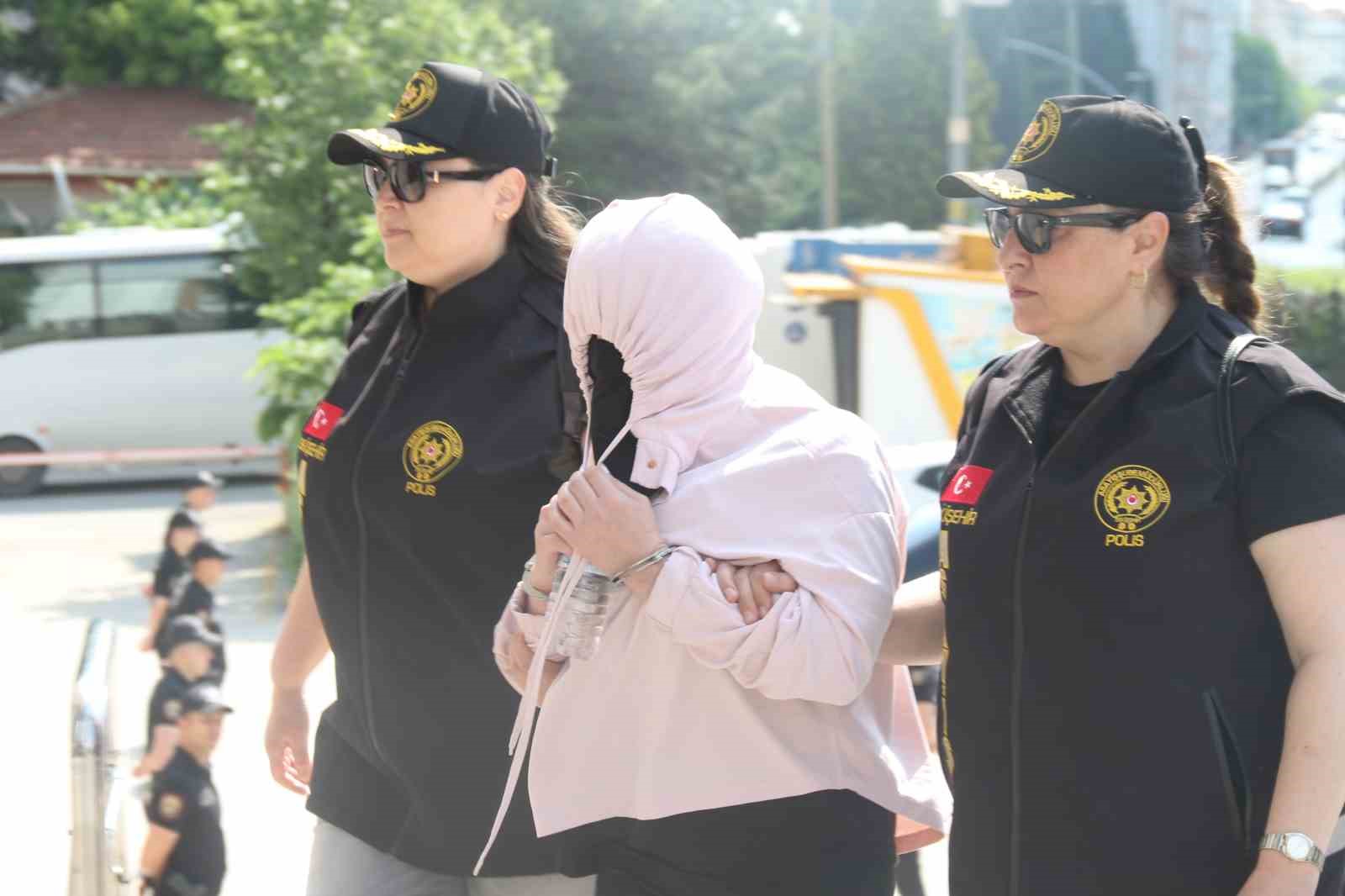 Masaj salonlarında fuhuş yaptırılan 26 kadın kurtarıldı, 7 kişi tutuklandı 9 masaj salonlarinda fuhus yaptirilan 26 kadin kurtarildi 7 kisi tutuklandi 5 mQhDqTmA