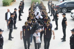 masaj-salonlarinda-fuhus-yaptirilan-26-kadin-kurtarildi-7-kisi-tutuklandi-cNdu81cq.jpg