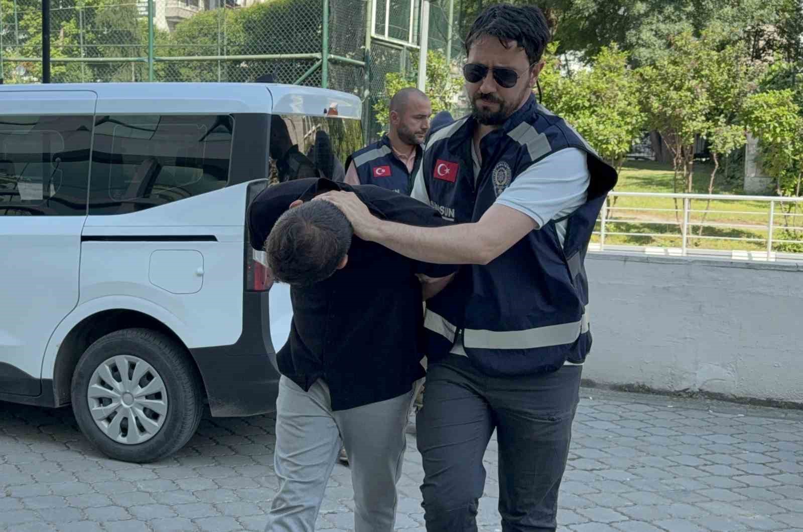 Masaj salonuna fuhuş operasyonda 2 kişi tutuklandı 4 masaj salonuna fuhus operasyonda 2 kisi tutuklandi 0 nCOMLZls