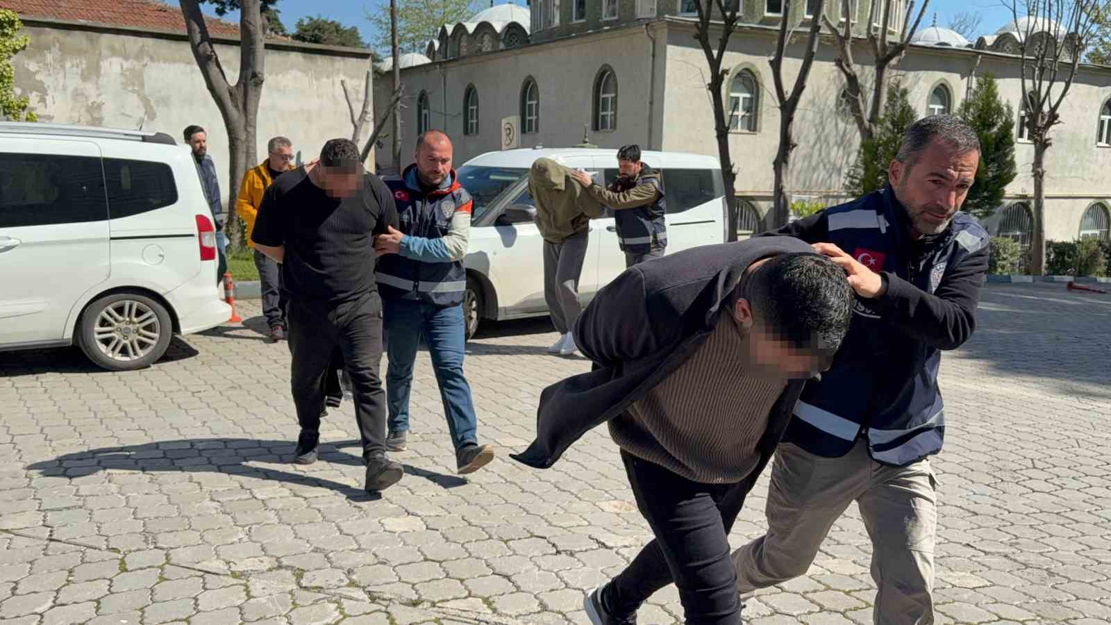 Masaj salonuna fuhuş operasyonu: 3 gözaltı 4 masaj salonuna fuhus operasyonu 3 gozalti 0 gIsZAg9M