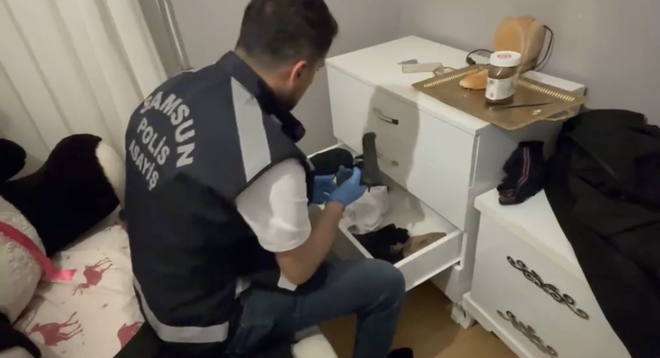 Masaj salonuna fuhuş operasyonu: 3 gözaltı 6 masaj salonuna fuhus operasyonu 3 gozalti 2 qN5L1lr8