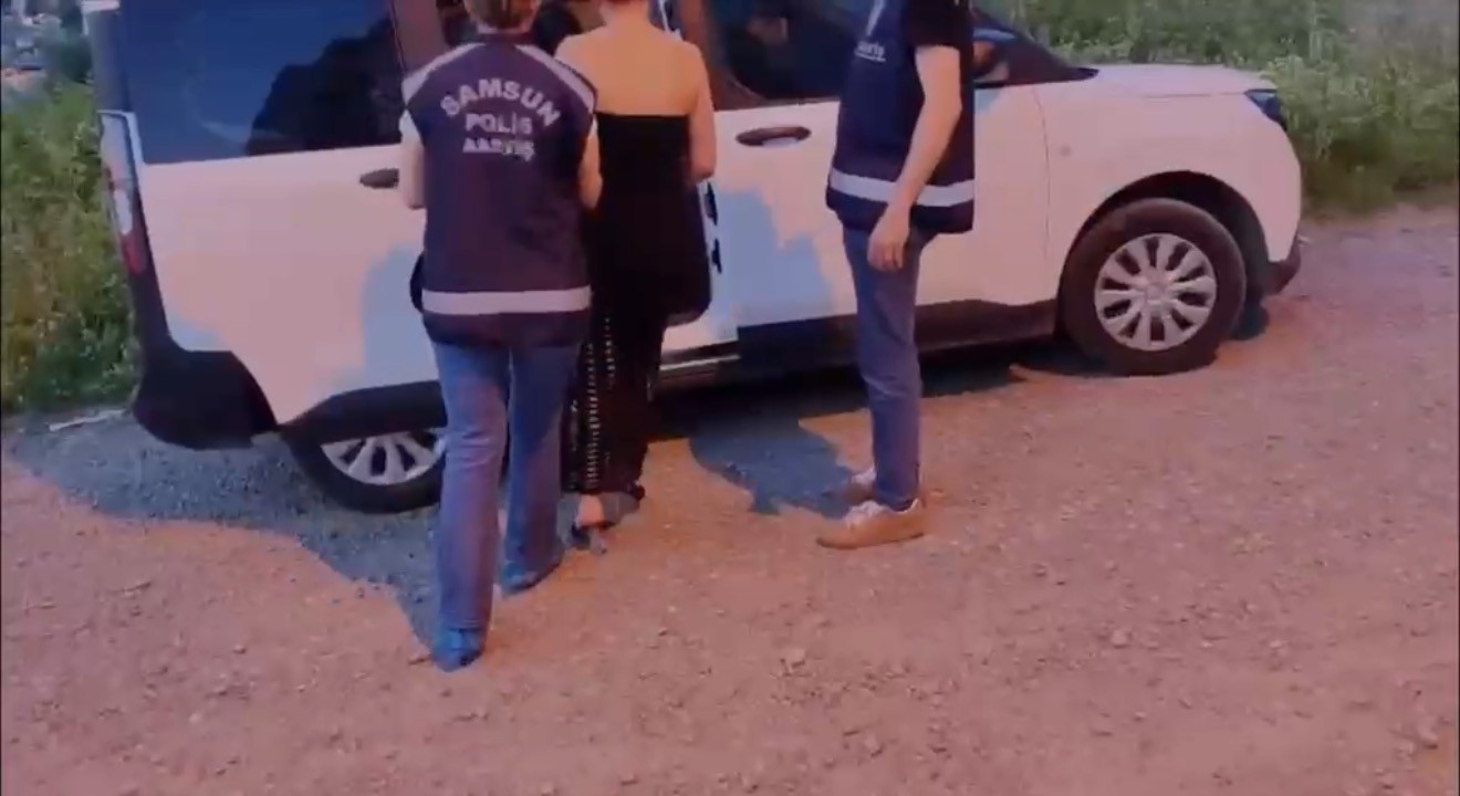 Masaj salonuna fuhuş operasyonu: 3 gözaltı 7 masaj salonuna fuhus operasyonu 3 gozalti 3 NuLKaWcb