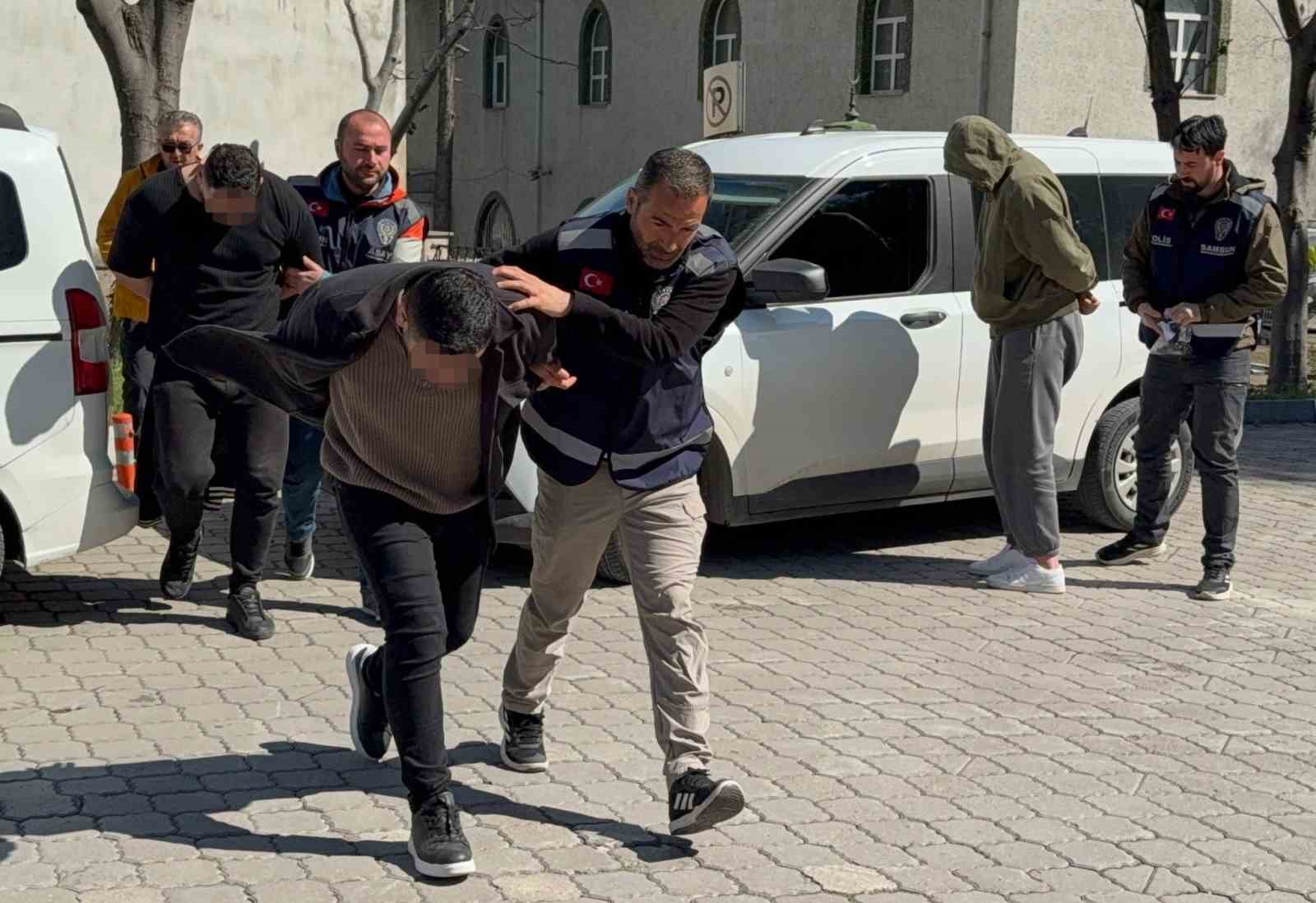 Masaj salonuna fuhuş operasyonunda 3 kişi tutuklandı 4 masaj salonuna fuhus operasyonunda 3 kisi tutuklandi 0 O7HdiPOj