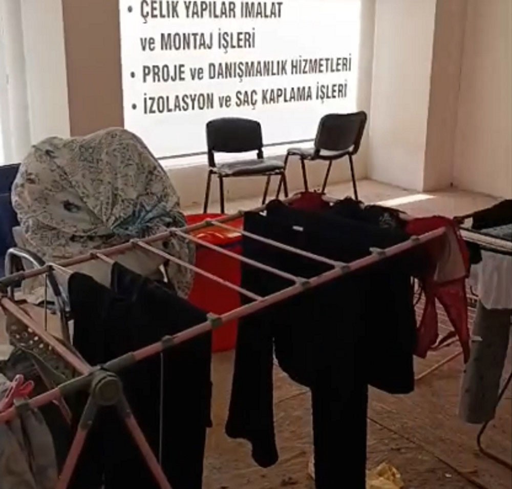 Masaj salonunda fuhşa sürüklenen 9 yabancı uyruklu kadın gizli bölmeden çıktı 8 masaj salonunda fuhsa suruklenen 9 yabanci uyruklu kadin gizli bolmeden cikti 4 npcaDGpz
