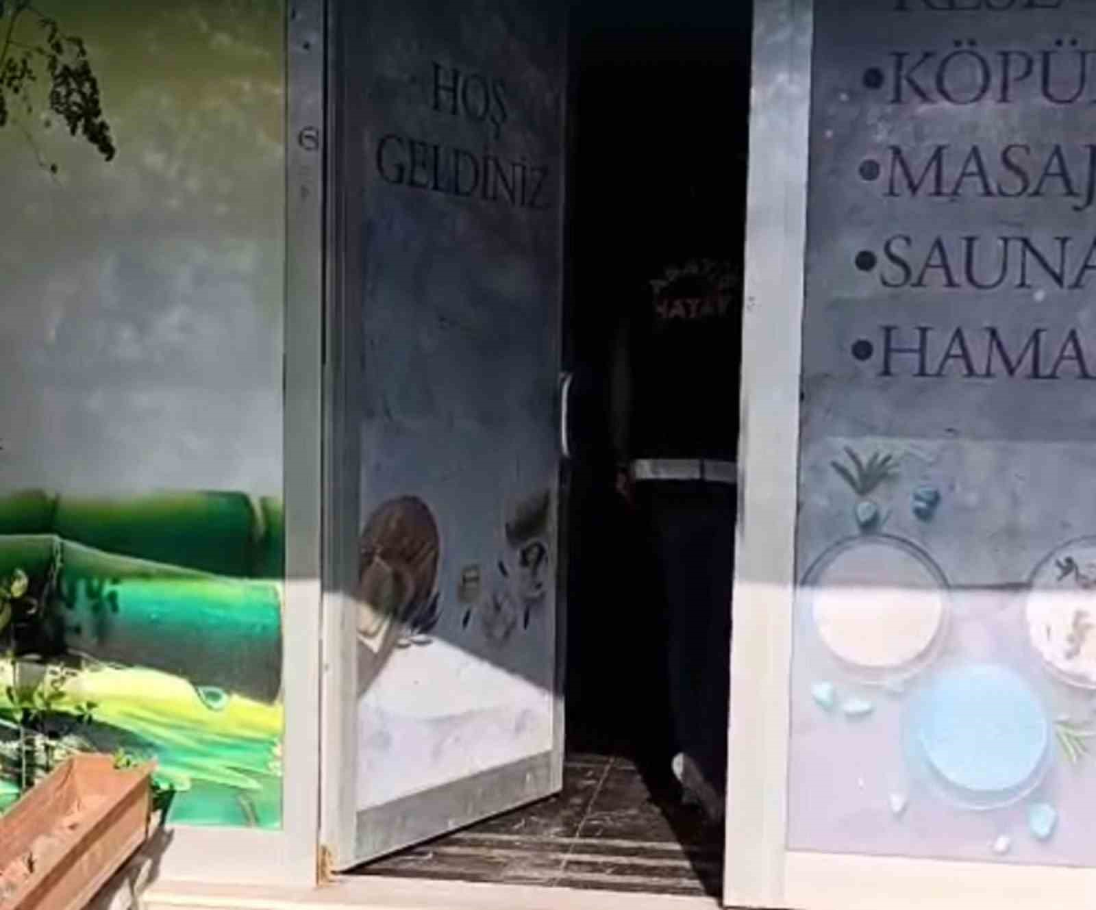 Masaj salonunda fuhşa sürüklenen 9 yabancı uyruklu kadın gizli bölmeden çıktı 9 masaj salonunda fuhsa suruklenen 9 yabanci uyruklu kadin gizli bolmeden cikti 5 MVcOEPt9