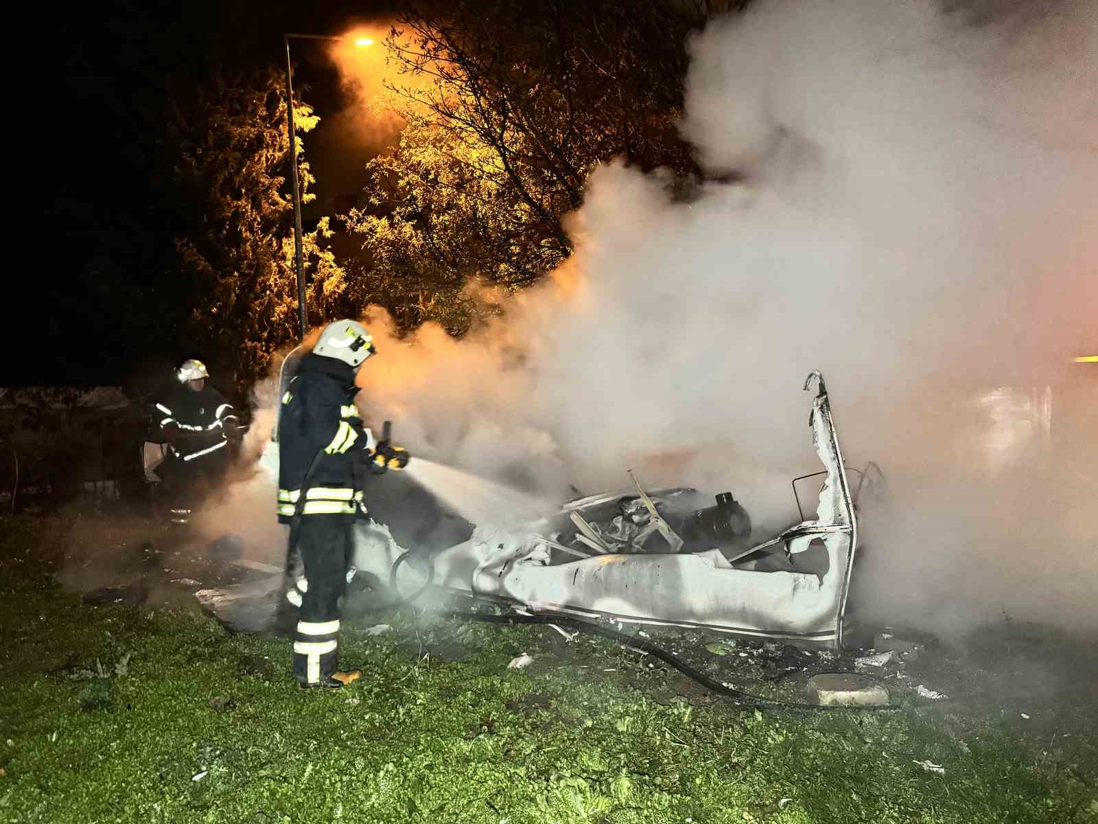 masal gibi olay annesinin mezarina gitti olumden kurtuldu 0