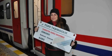 masalsi-yolculugun-son-duragi-turistik-dogu-ekspresi-karsta-coskuyla-karsilandi-p59DseKK.jpg