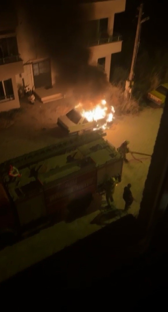 Maskeyle geldi, aracı böyle ateşe verdi 6 maskeyle geldi araci boyle atese verdi 2 yLSL5HRW
