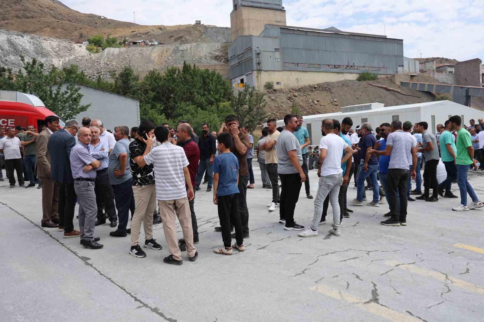 MASSAD Başkanı Bozcan: "Yıldırım Holding bünyesindeki Eti Krom ekonomik, sosyal ve kültürel alanlarda hiçbir katkı sağlamamıştır" 8 massad baskani bozcan yildirim holding bunyesindeki eti krom ekonomik sosyal ve kulturel alanlarda hicbir TJCZq2ab