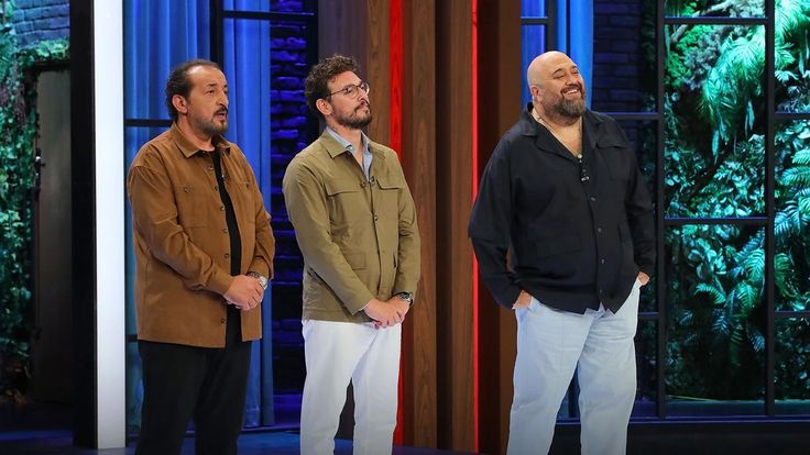 Ekranların fenomen yarışması MasterChef Türkiye 2025, bu kez mutfakta ünlü isimleri buluşturuyor!
Mehmet, Somer ve Danilo şefin jüri koltuğunda olduğu programın 4 Kasım Salı akşamı yayınlanacak özel “Ünlüler Bölümü” şimdiden büyük merak uyandırdı.