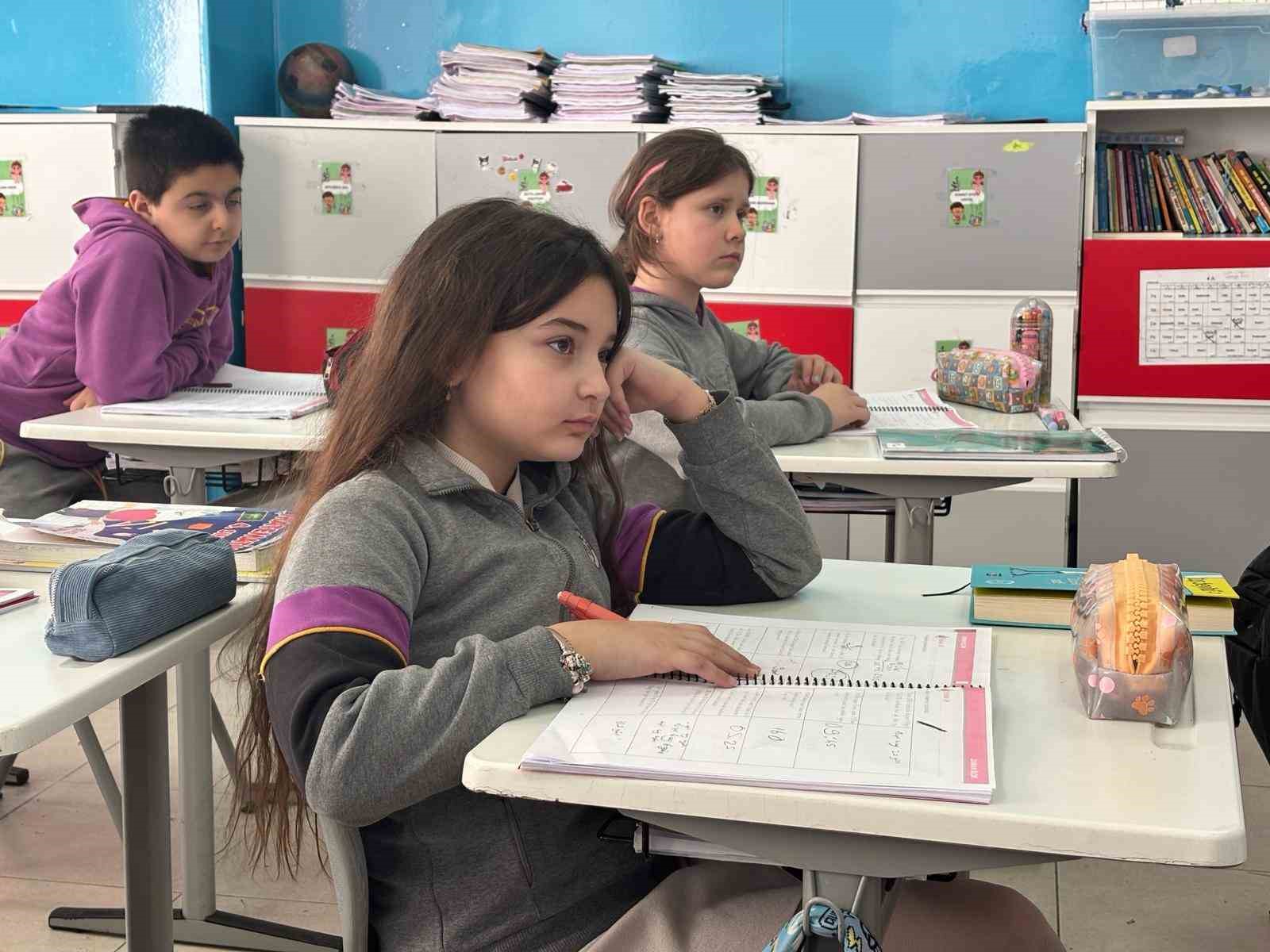 matematikte dunya birincisi olan trabzonlu linanin hayali nobel odulu 1 Vg4GAn3B