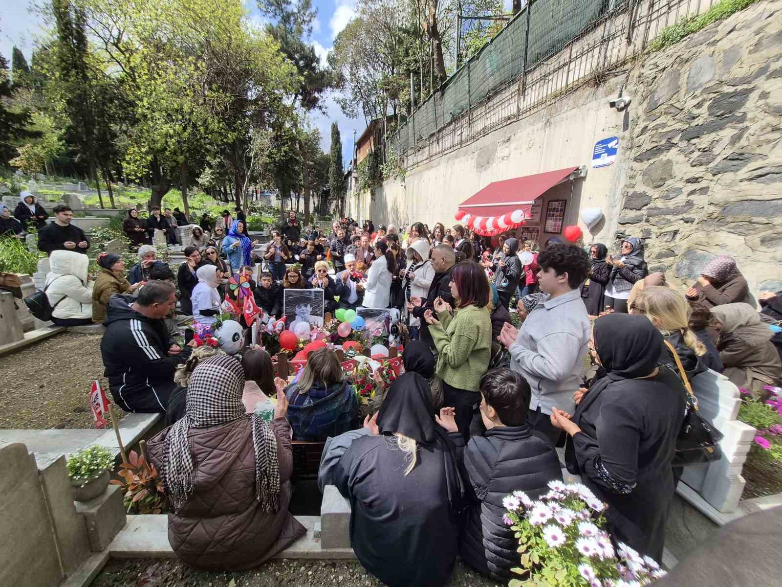 mattia ahmet minguzzi dogum gununde mezari basinda anildi 9