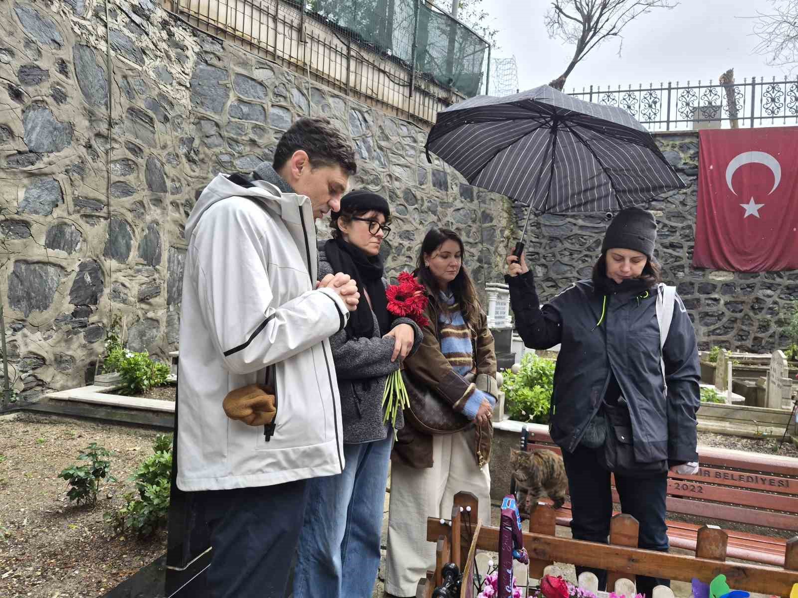 mattia ahmet minguzzi oldurulmesinin 1 yil donumunde mezari basinda anildi 0 uuIagO9K