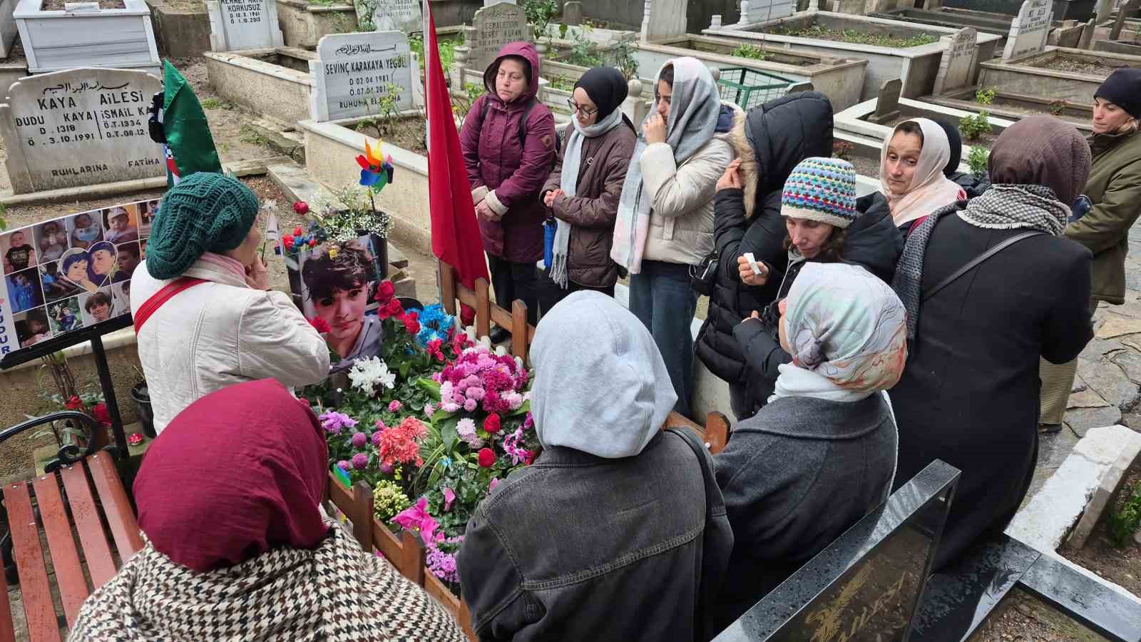 mattia ahmet minguzzi oldurulmesinin 1 yil donumunde mezari basinda anildi 4