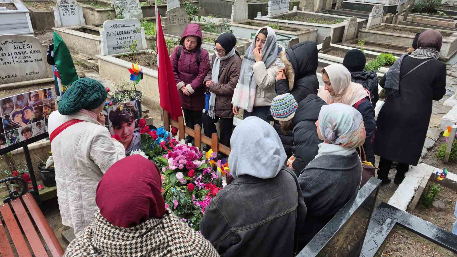 mattia ahmet minguzzi oldurulmesinin 1 yil donumunde mezari basinda anildi 5