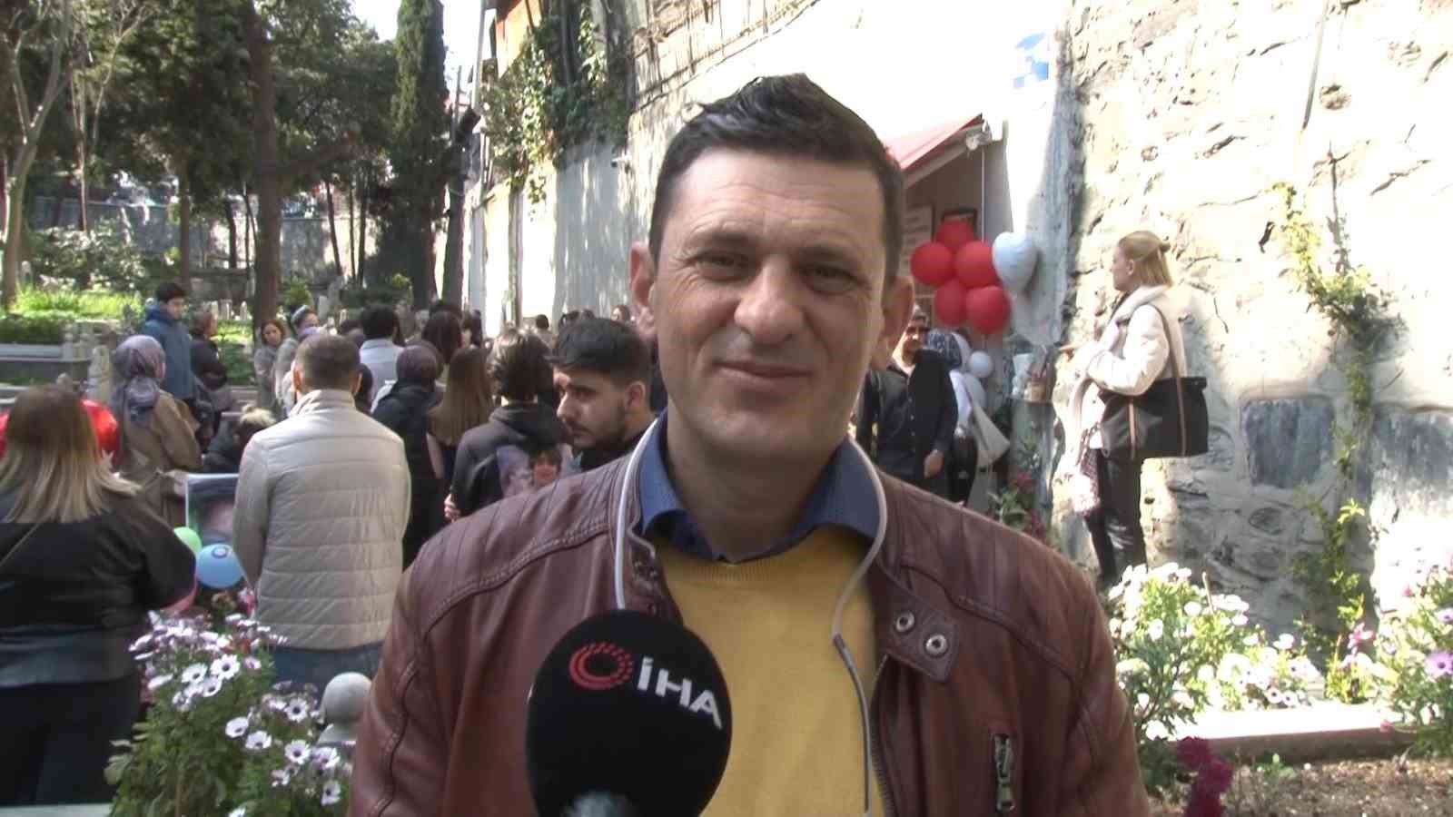 Mattia Ahmet Minguzzi’nin ailesi, doğum günü olan 23 Nisan’da çocuklarının mezarını ziyaret etti 4 mattia ahmet minguzzinin ailesi dogum gunu olan 23 nisanda cocuklarinin mezarini ziyaret etti 0 CybH51pm