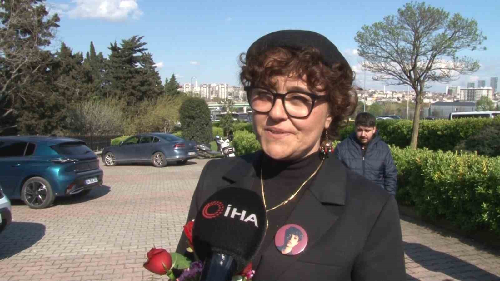 Mattia Ahmet Minguzzi’nin ailesi, doğum günü olan 23 Nisan’da çocuklarının mezarını ziyaret etti 5 mattia ahmet minguzzinin ailesi dogum gunu olan 23 nisanda cocuklarinin mezarini ziyaret etti 1 pUIQAwF9