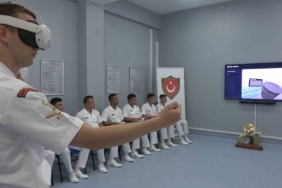İzmir’de 34 yıllık öğretmene duygusal veda 2 thumbnail