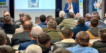may-tohumdan-2-binin-uzerinde-ciftciye-egitim-destegi-5Nm4C49B.jpg