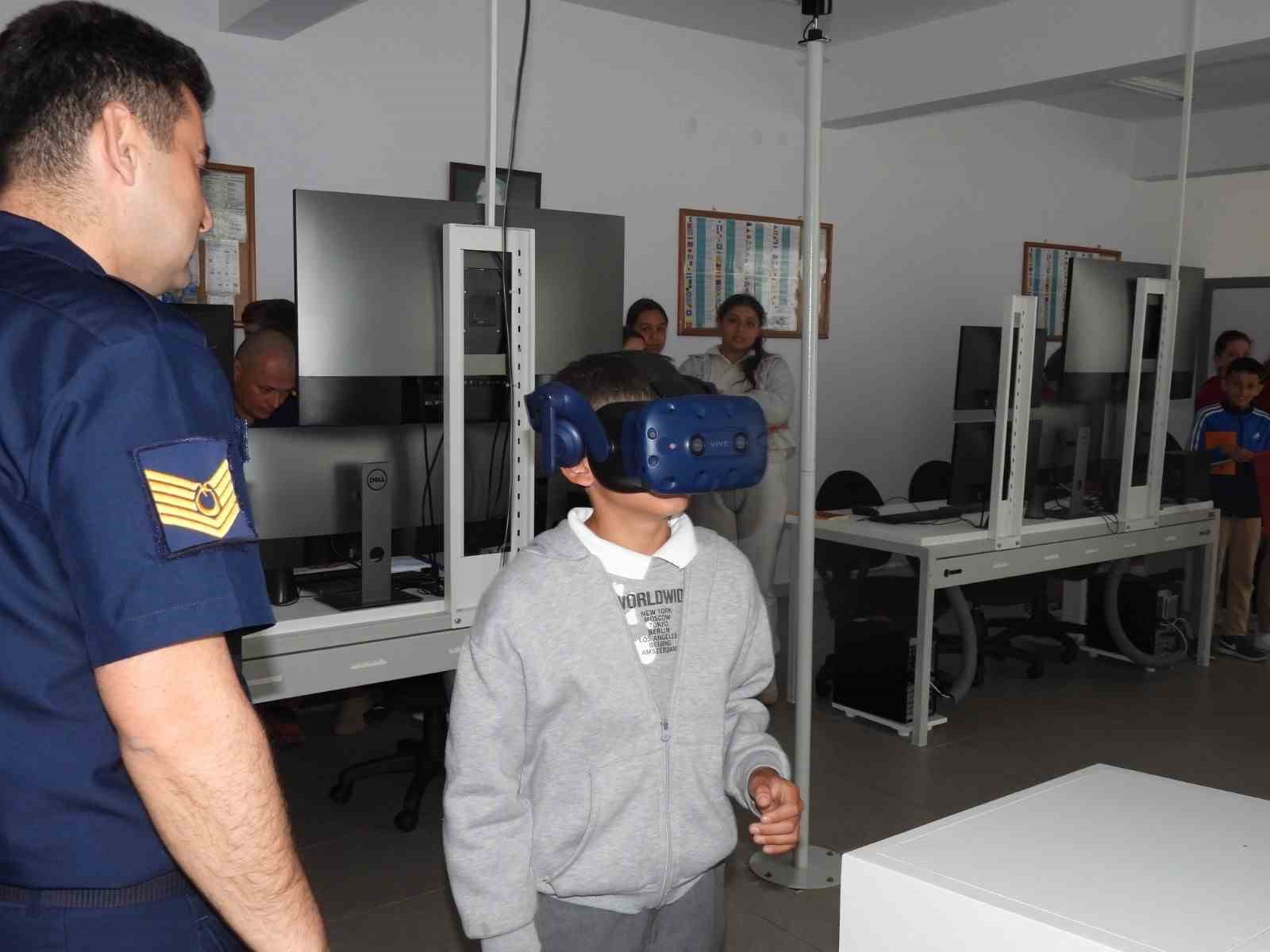 Mayın Filosu Komutanlığı kapılarını ortaokul öğrencilerine açtı 5 mayin filosu komutanligi kapilarini ortaokul ogrencilerine acti 1 kQv59krN