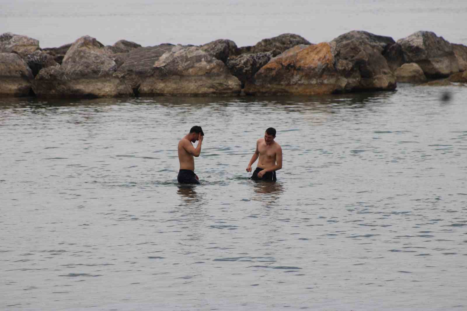 mayis sicagina dayanamayan karadenizli ogrenciler akdenizde serinledi 0 dTVTHvui