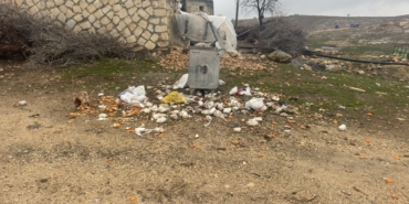 mazidaginda-vatandaslardan-toplanmayan-coplere-tepki-7BcJXpUh.jpg