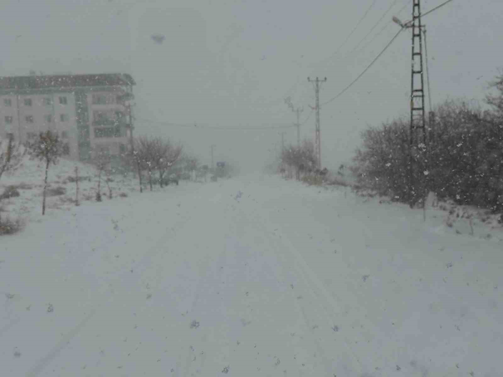 mazidaginda yogun kar yagisi ve tipi etkili oluyor 4 AvWfsaIj