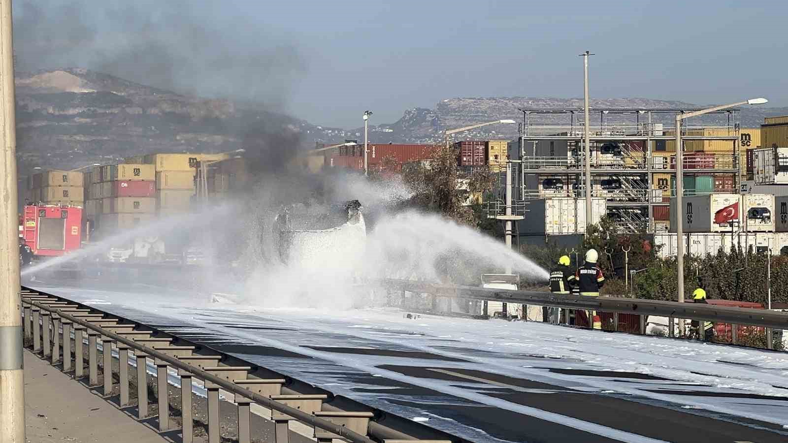 Mazot yüklü tanker alev alev yandı, gökyüzünü kara dumanlar kapladı 9 mazot yuklu tanker alev alev yandi gokyuzunu kara dumanlar kapladi 5 wwdPABhe