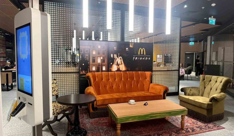 mcdonalds-turkiye-friends-dizisinin-figurlerini-menulere-tasidi-hy9kLUPL.jpg
