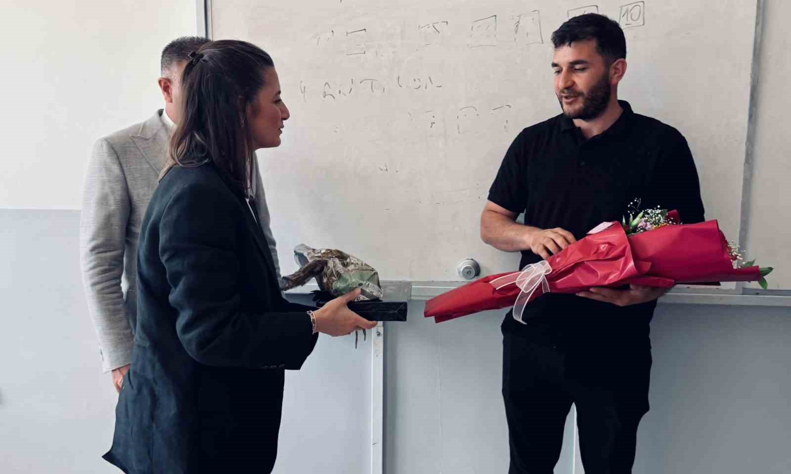 meb genel muduru durna okul saldirisindan etkilenen ogrenci ve ogretmenleri ziyaret etti 1 InWTJ6FE