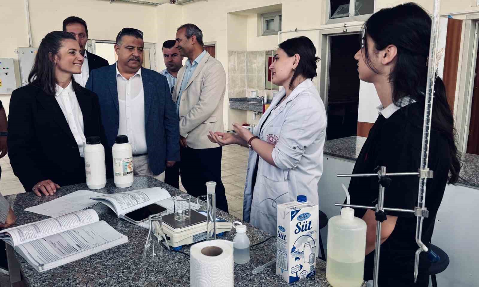 meb genel muduru durna okul saldirisindan etkilenen ogrenci ve ogretmenleri ziyaret etti 5