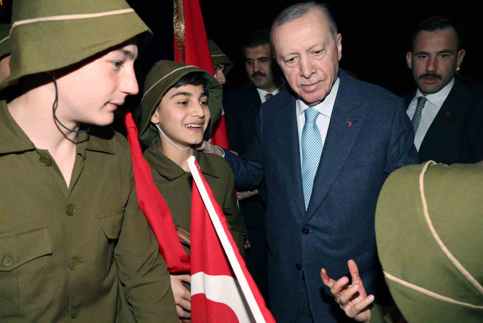 mebden bestepede suheda 1915 adli tiyatro gosterisi 7 Ewkzqf5D