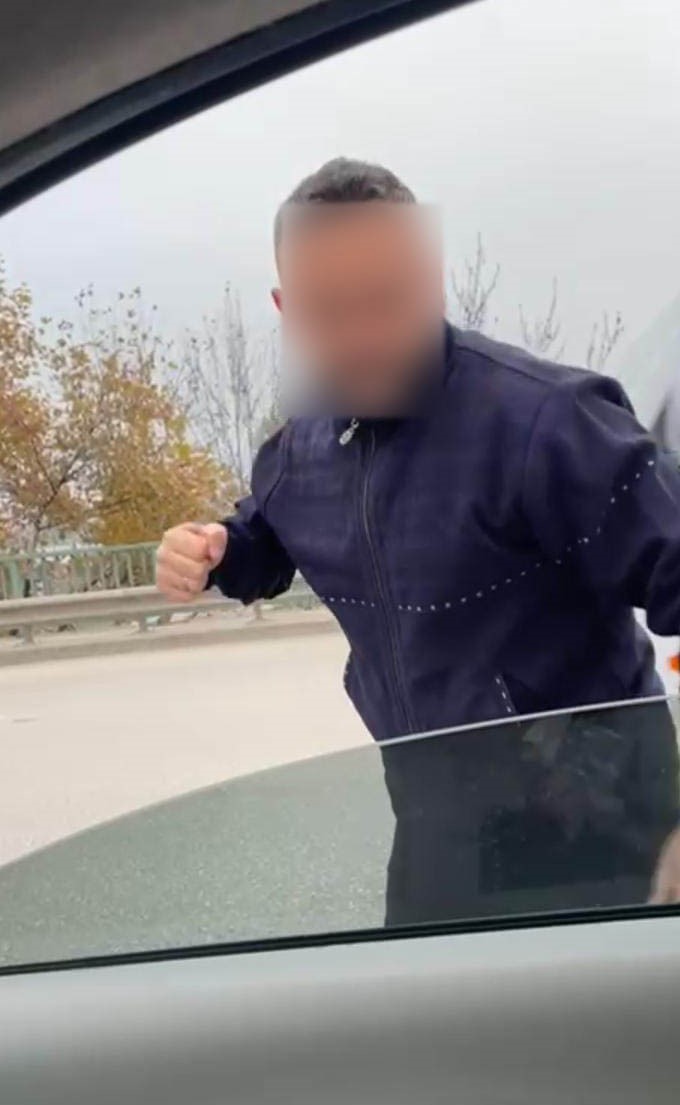 meclis uyesini sikistirip araca saldiran suphelinin yeni goruntuleri cikti 4 gIasCiQS