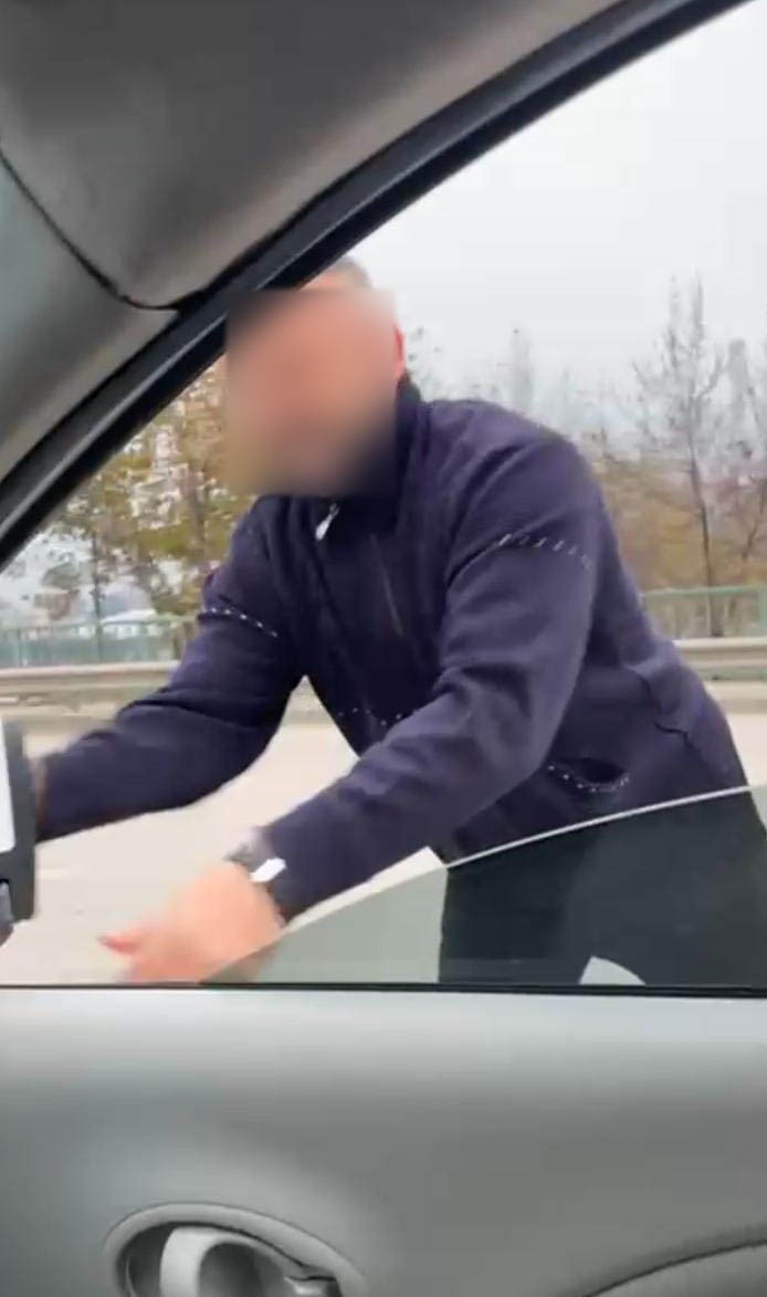 meclis uyesini sikistirip araca saldiran suphelinin yeni goruntuleri cikti 5 YGQrsSJ1
