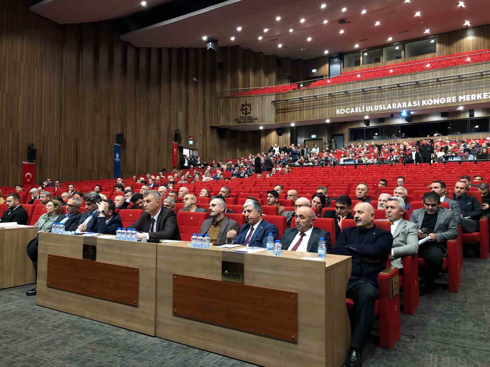 mecliste gerginlik surerken chpli meclis uyesinin attigi mesaj ortaya cikti 2 TuILgEsC
