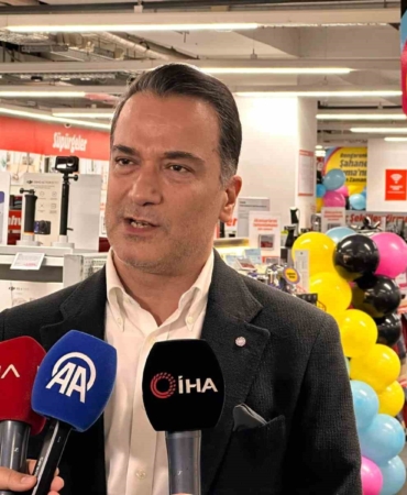 mediamarkt-reng-renk-sahane-cumayi-baslatti-K5e4OmdM.jpg