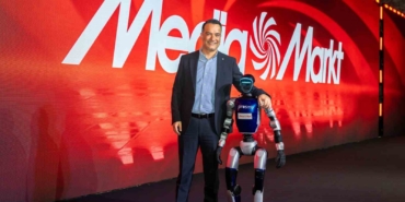 mediamarkt-turkiye-is-ortaklari-bulusmasina-dans-eden-insansi-robot-ilgi-odagi-oldu-hWlAf142.jpg