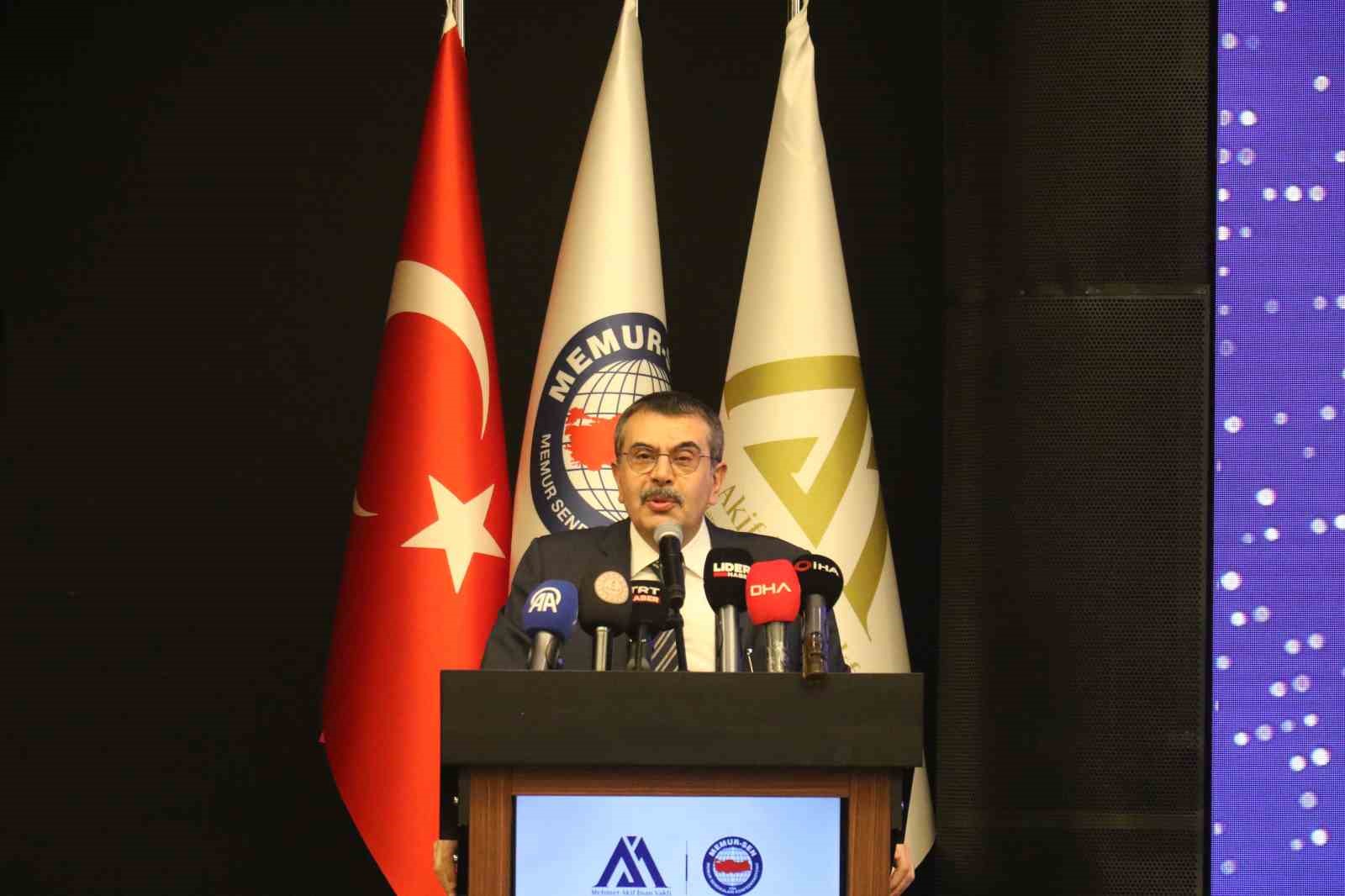 mehmet akif inan odulleri sahiplerini buldu 5 LYHVbci4