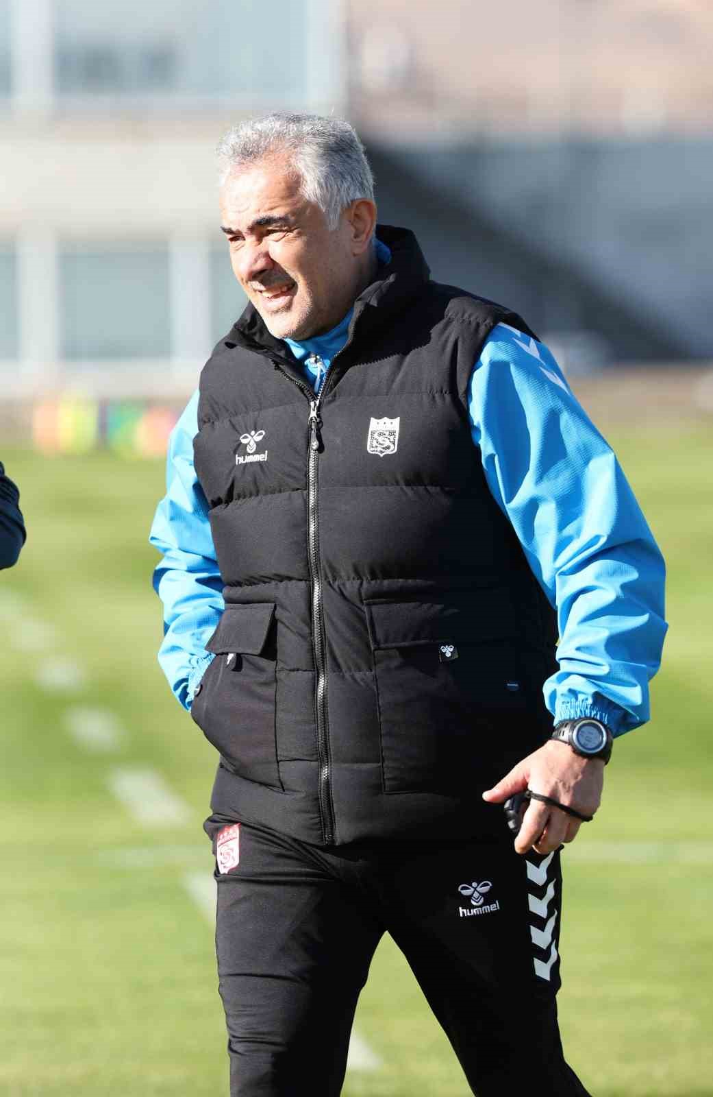 mehmet altiparmak final gibi 3 macimiz var 4 TPe9ZLae