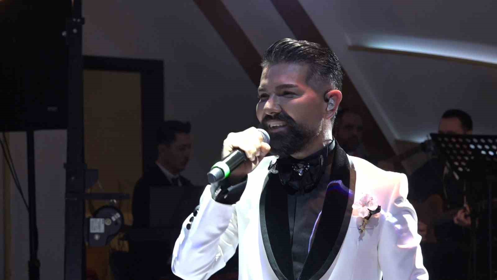 mehmet cevikten ogretmenler gununde 600 ogretmene unutulmaz konser 2 sLn3Jj3p