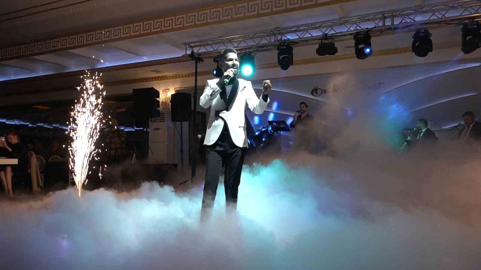 mehmet cevikten ogretmenler gununde 600 ogretmene unutulmaz konser 3 iEtbCjeH