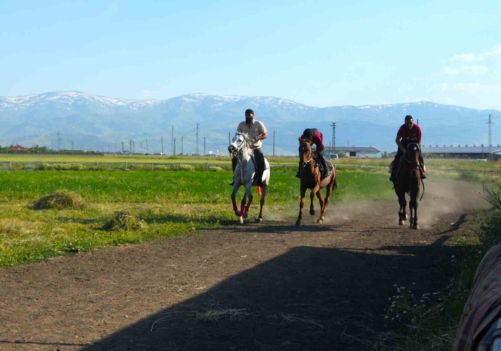 mehmet fetihler sultani oyuncusu mustafa kaya musta film atlarini hazirladi 8 Dug5emLI