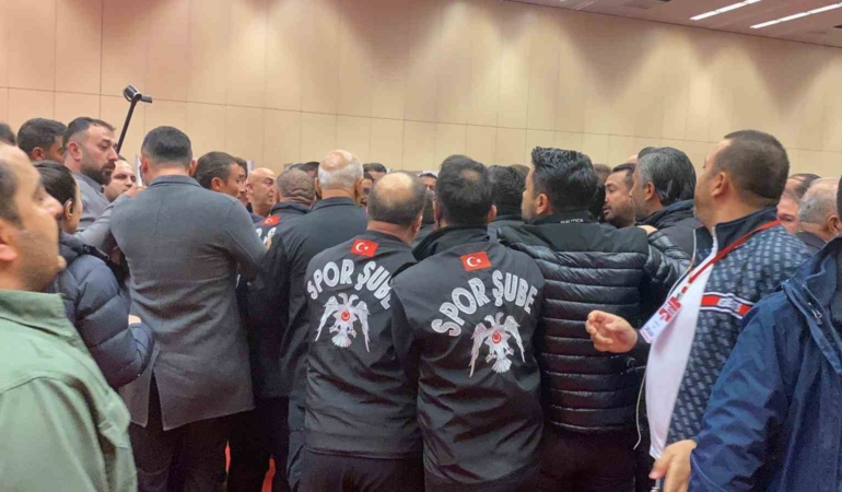 mehmet-kaya-adayliktan-cekildi-CIN2S8BH.jpg