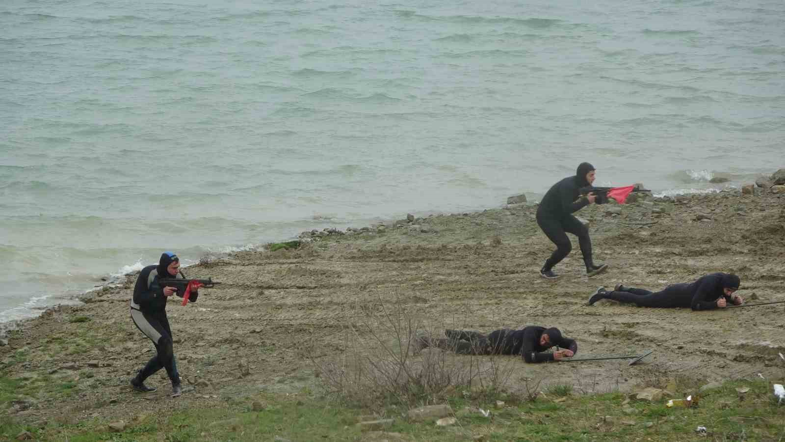 mehmetcik canakkalede durgun sulardan gecis egitimi gerceklestirdi 2 jflWeN8b