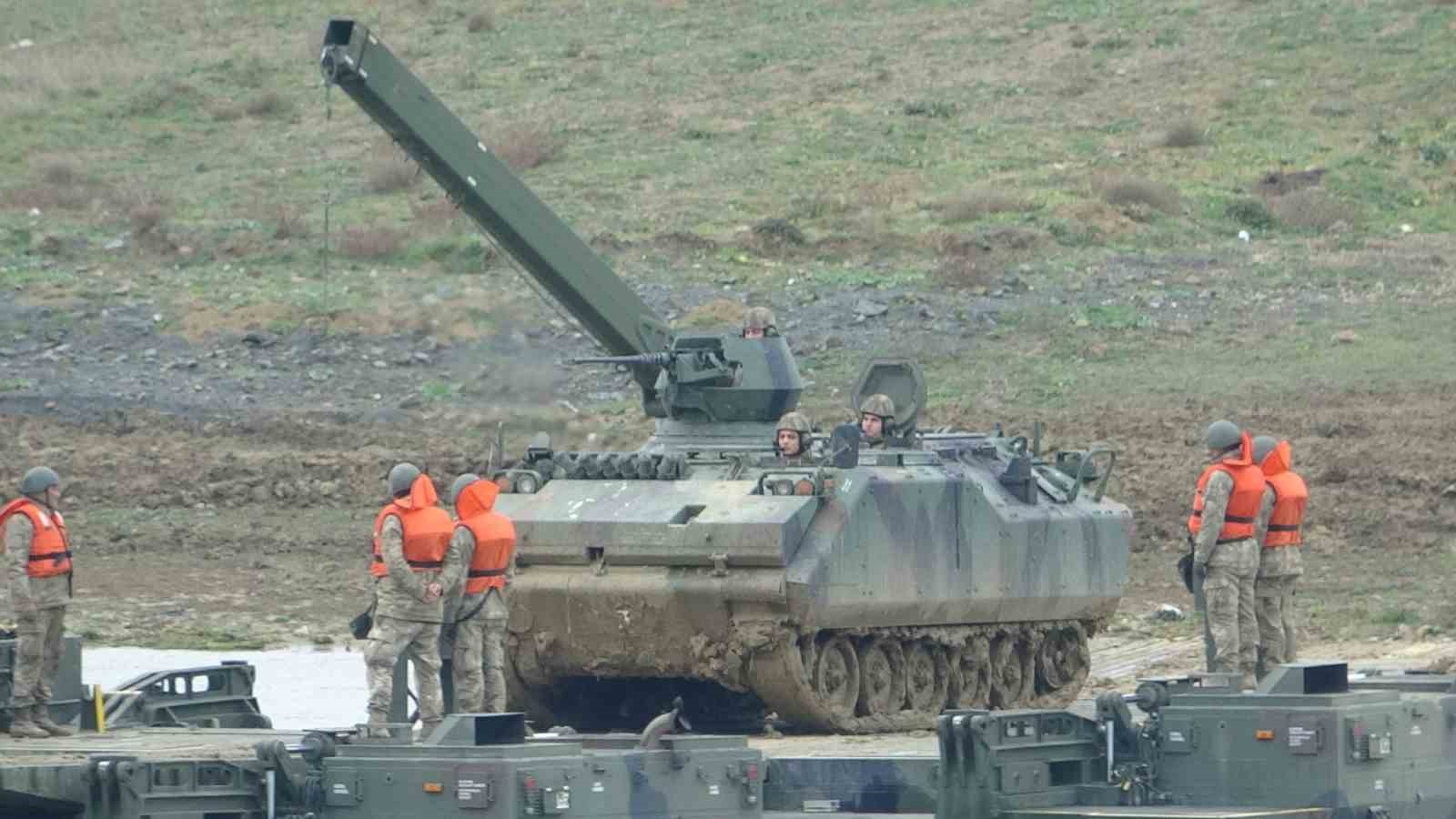 mehmetcik canakkalede durgun sulardan gecis egitimi gerceklestirdi 8