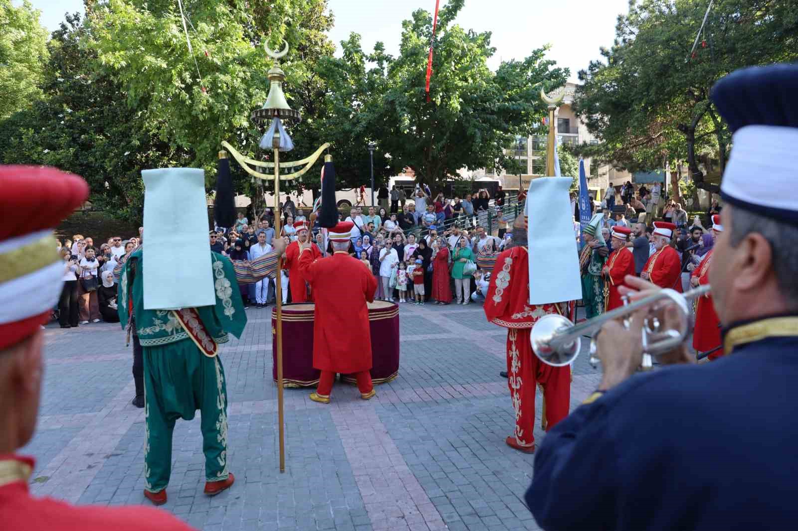 mehter sesleri bu kez gazi orhan parkinda yukseldi 3 M3EAJc3u