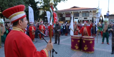 mehter-sesleri-bu-kez-gazi-orhan-parkinda-yukseldi-8VC6wcQB.jpg