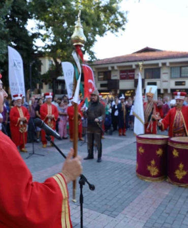 mehter-sesleri-bu-kez-gazi-orhan-parkinda-yukseldi-8VC6wcQB.jpg
