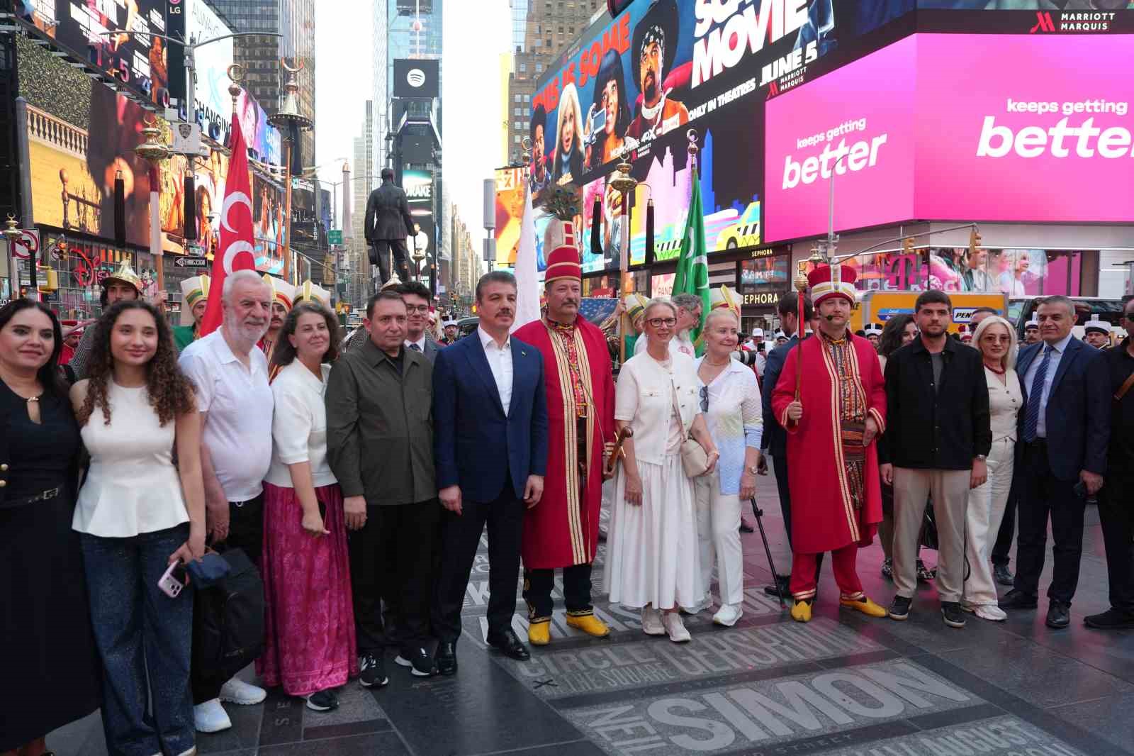 Mehter Takımı New York’un Times Meydanı’nda büyük ilgi gördü 16 mehter takimi new yorkun times meydaninda buyuk ilgi gordu 12 BrZB6O1j