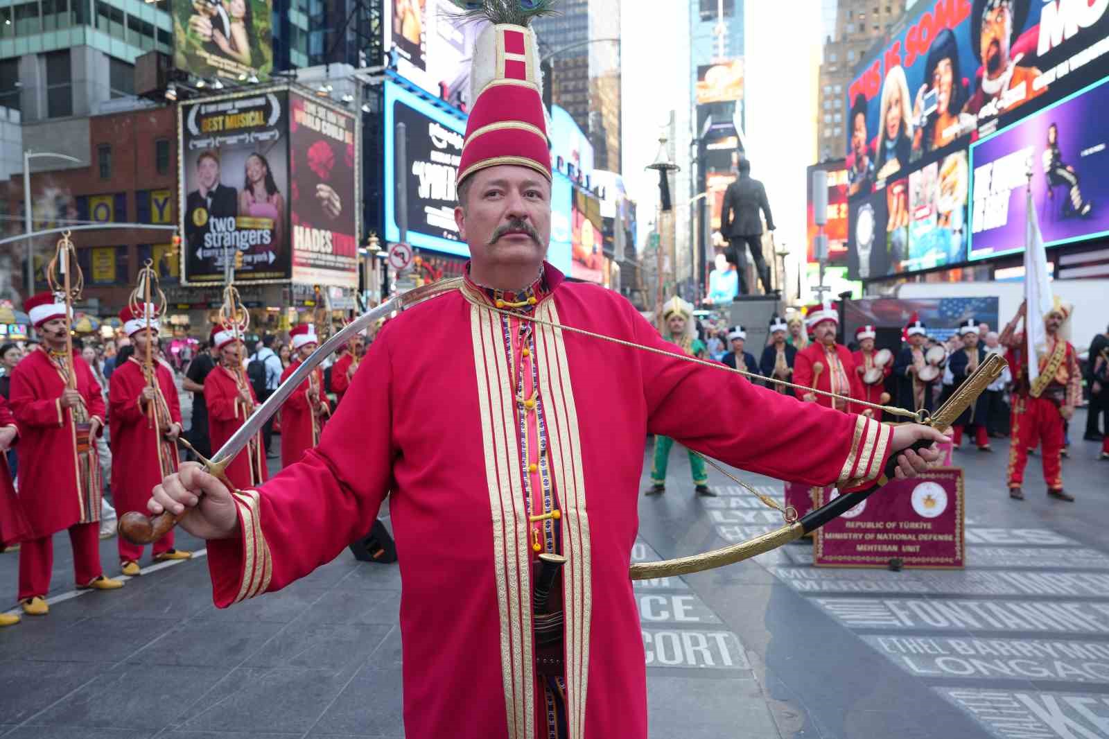 Mehter Takımı New York’un Times Meydanı’nda büyük ilgi gördü 7 mehter takimi new yorkun times meydaninda buyuk ilgi gordu 3